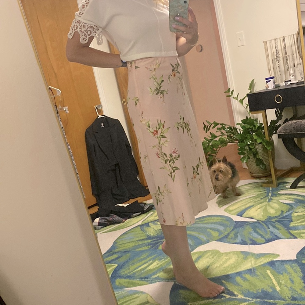 Sleek high waisted loose fitting skirt